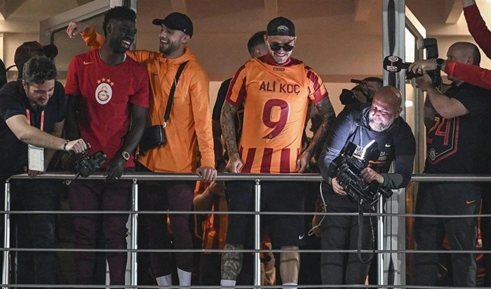 Mauro Icardi yine Ali Koç formasını giydi