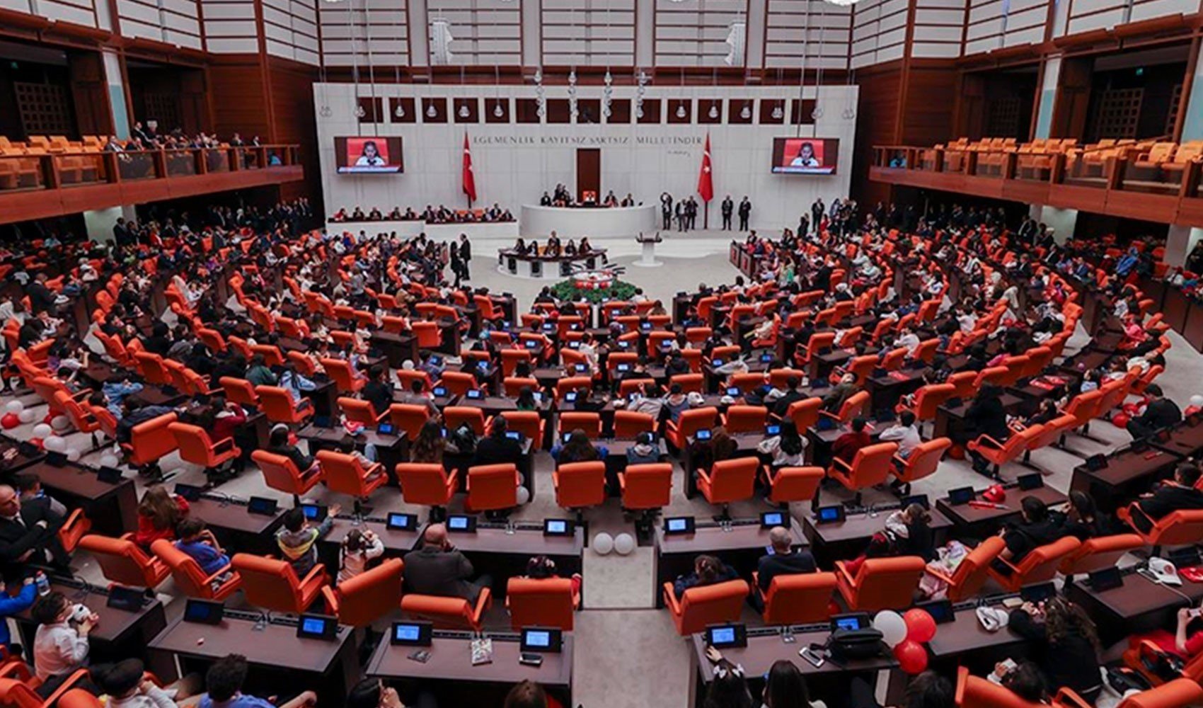 Gençlerin en çok beğendiği milletvekilleri belli oldu Gençlerin en çok beğendiği milletvekilleri belli oldu
