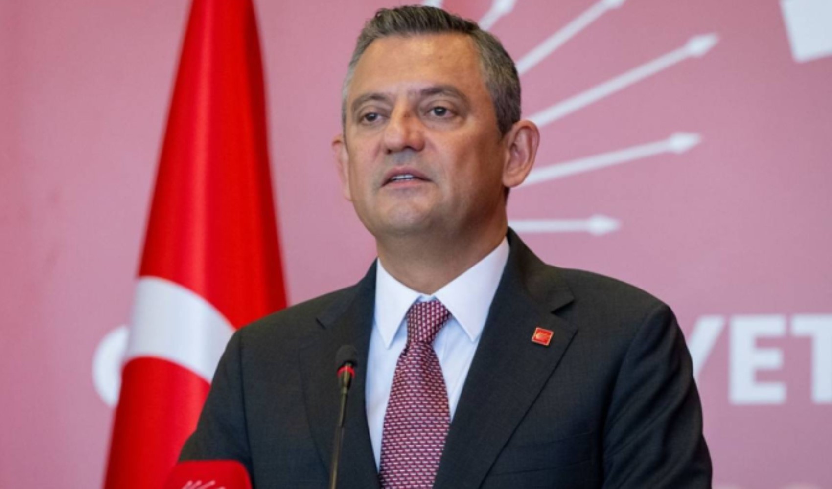 Özgür Özel'den İlhan Şeşen için taziye mesajı