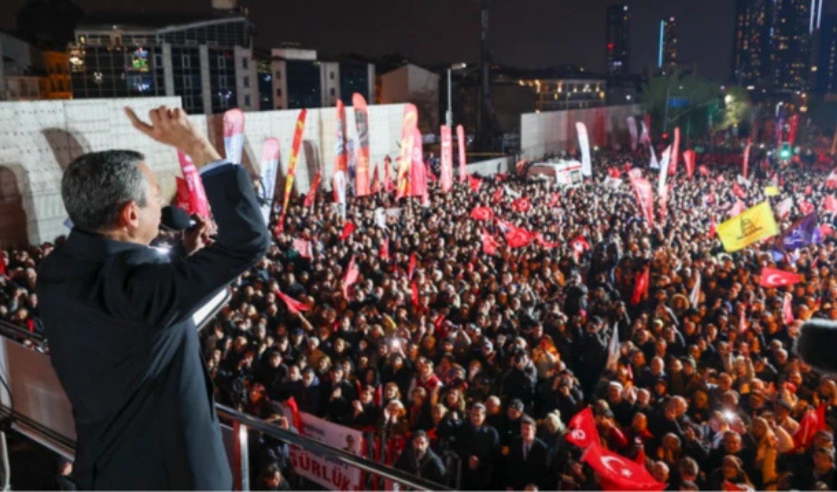 CHP'nin 'Millet iradesine sahip çıkıyor' mitinginin yeni durağı belli oldu CHP'nin 'Millet iradesine sahip çıkıyor' mitinginin yeni durağı belli oldu
