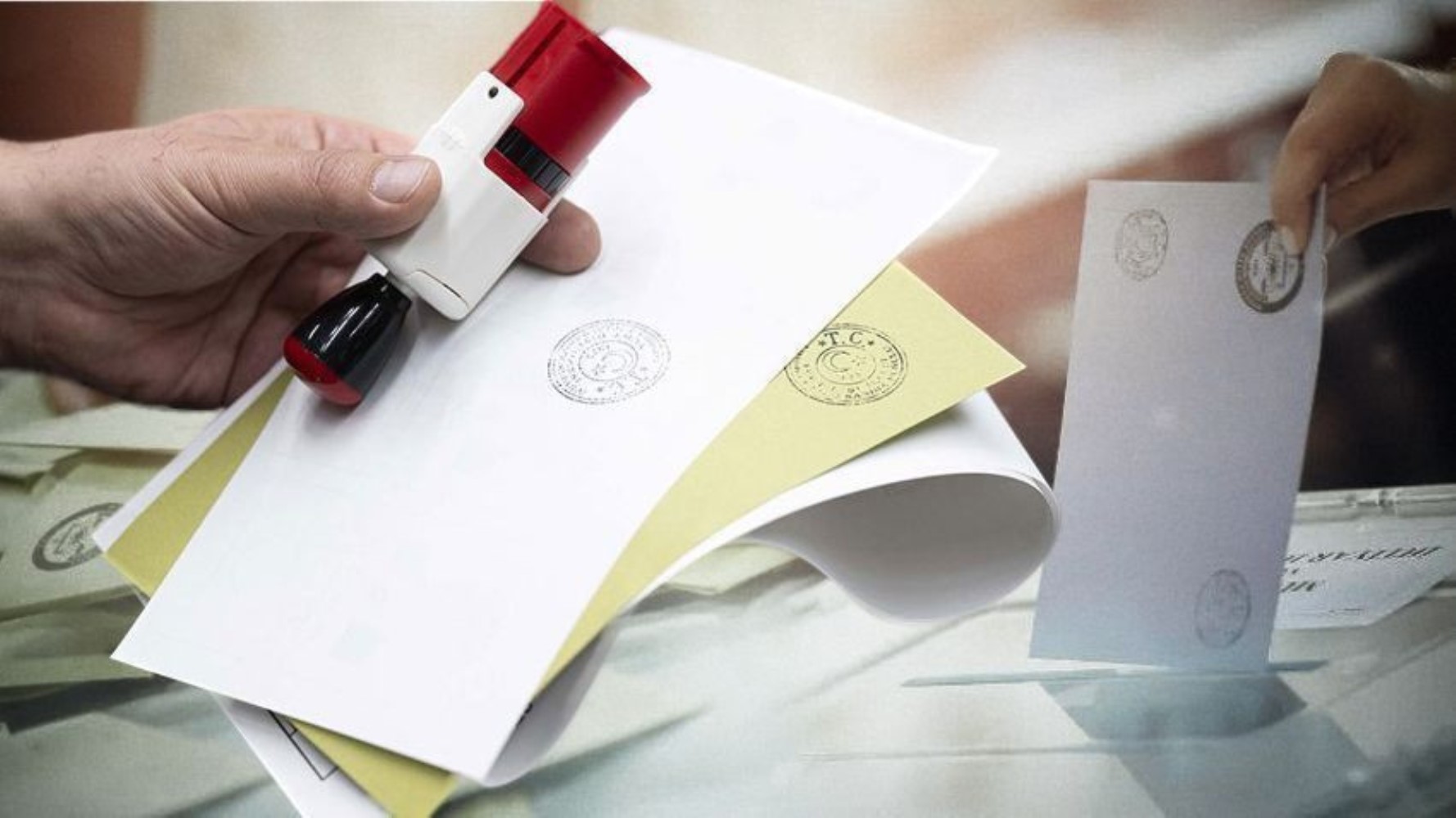 Son ankete kararsızlar damga vurdu: Üçüncü sırada ne DEM ne de MHP var