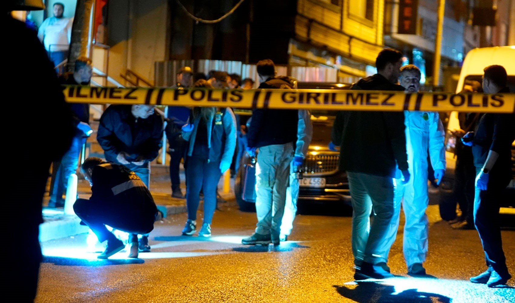 Kağıthane'deki eğlence mekanına el bombalı saldırı! Kağıthane'deki eğlence mekanına el bombalı saldırı!