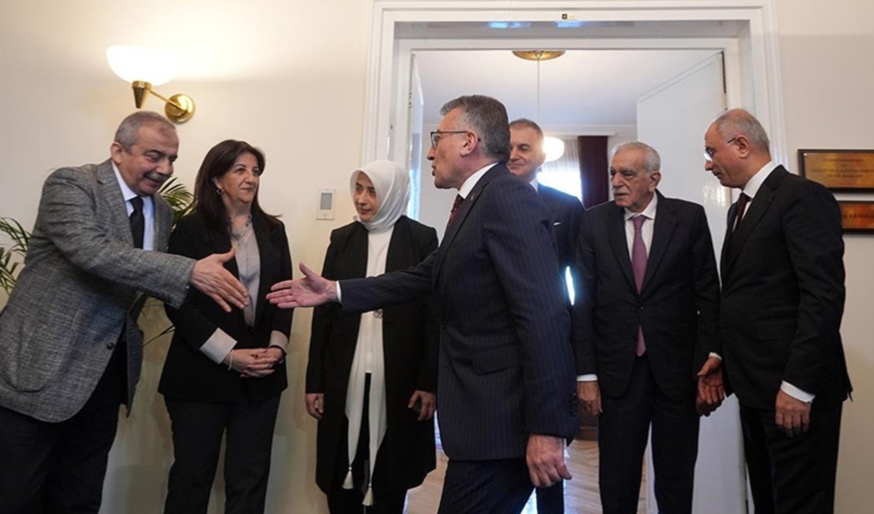 SON DAKİKA... DEM Parti ve AKP arasında kritik görüşme: Takvim açıklandı