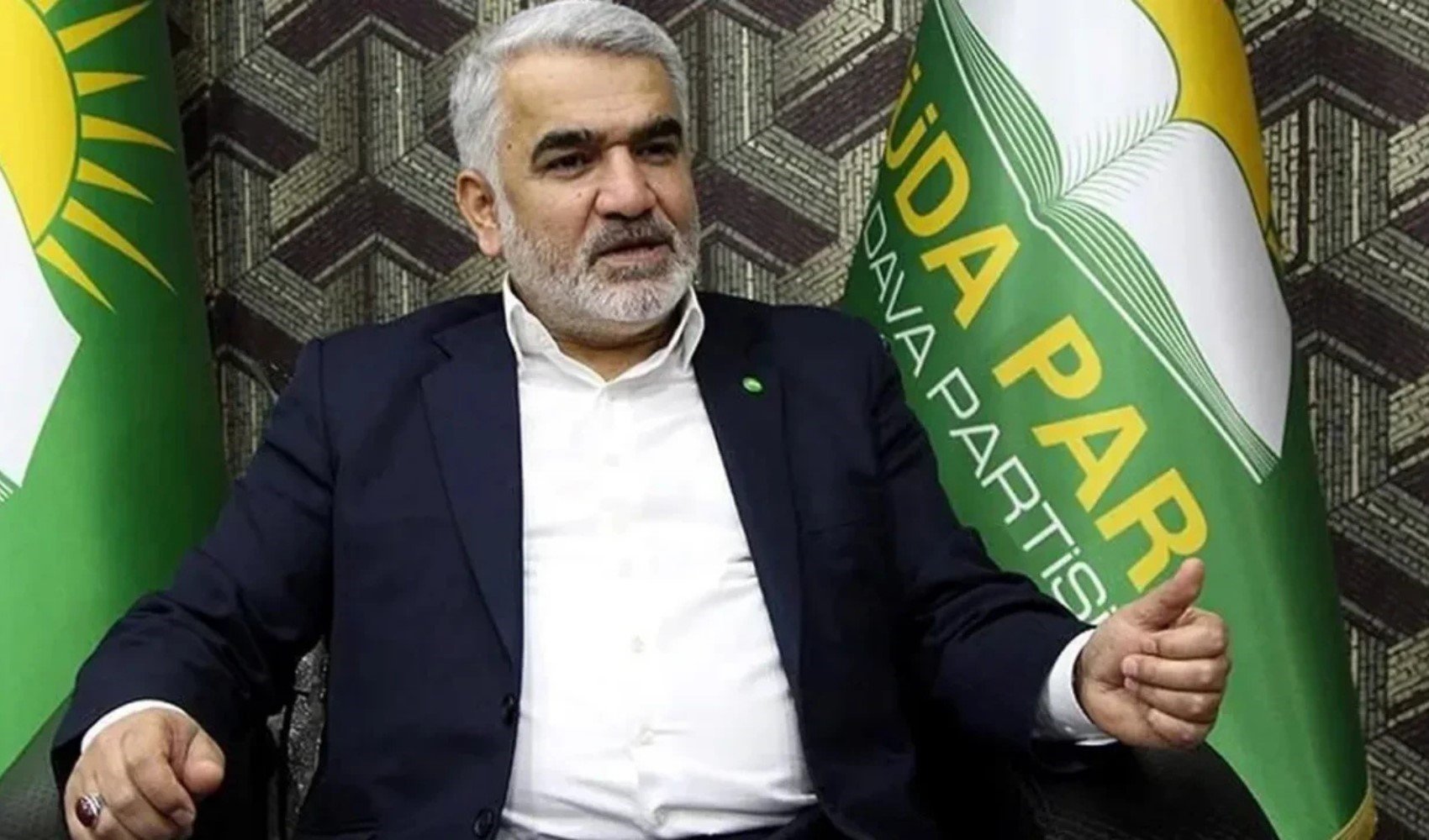İktidar ortağından ilk 4 madde çıkışı: Hizbullah'a yakınlığıyla bilinen HÜDA PAR bir kez daha anayasayı hedef aldı İktidar ortağından ilk 4 madde çıkışı: Hizbullah'a yakınlığıyla bilinen HÜDA PAR bir kez daha anayasayı hedef aldı