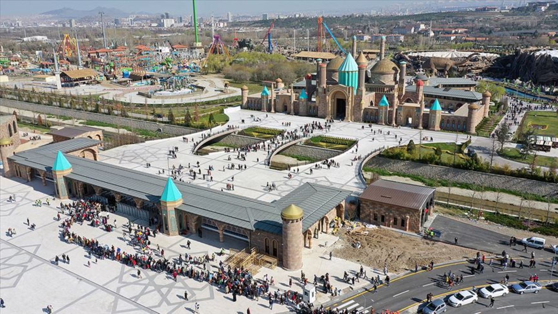 Ankapark enkazından geriye sadece direkler kaldı: 2 milyarlık israf