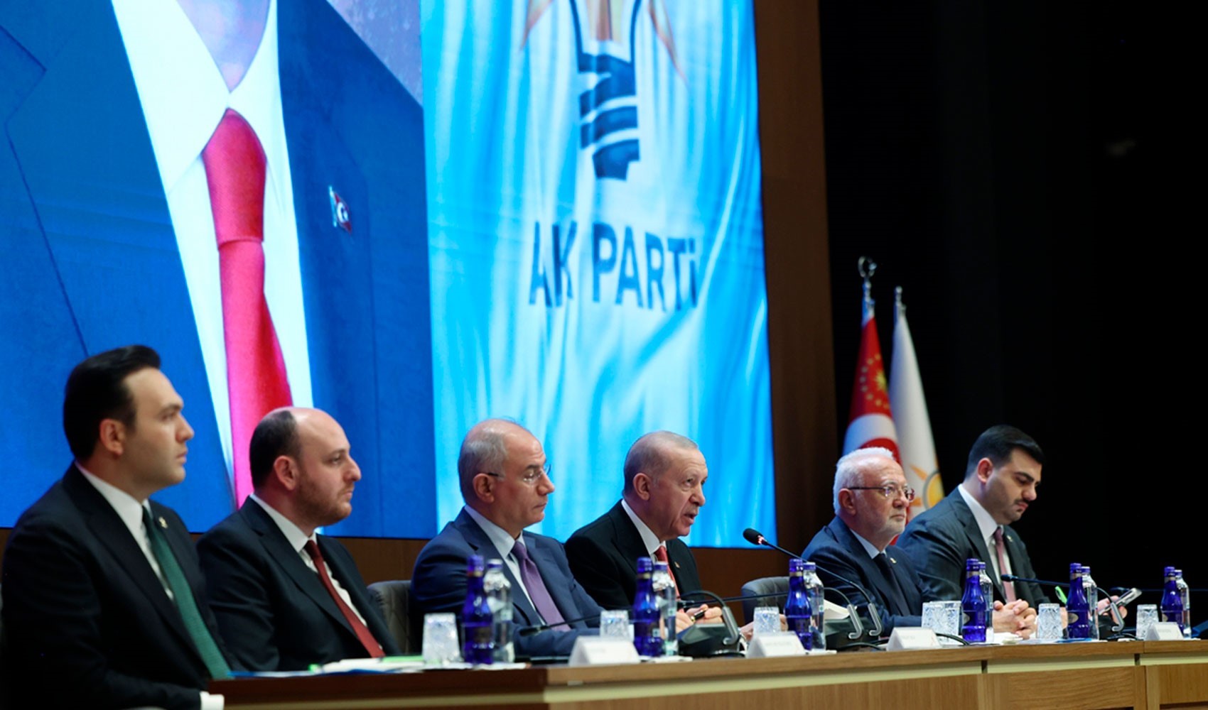 Erdoğan'dan MKYK toplantısında iki kritik uyarı! Kimin kulağını çekti?
