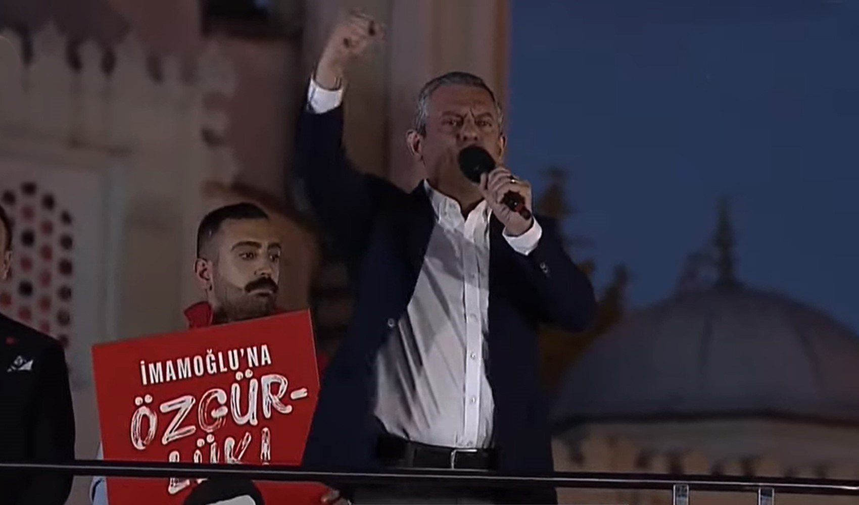 CHP Genel Başkanı Özgür Özel Esenler'de konuştu: Erdoğan'ın başında bulunduğu bu cunta, 3 savcı, 3 hakim ve 3 gizli tanıktan ibarettir