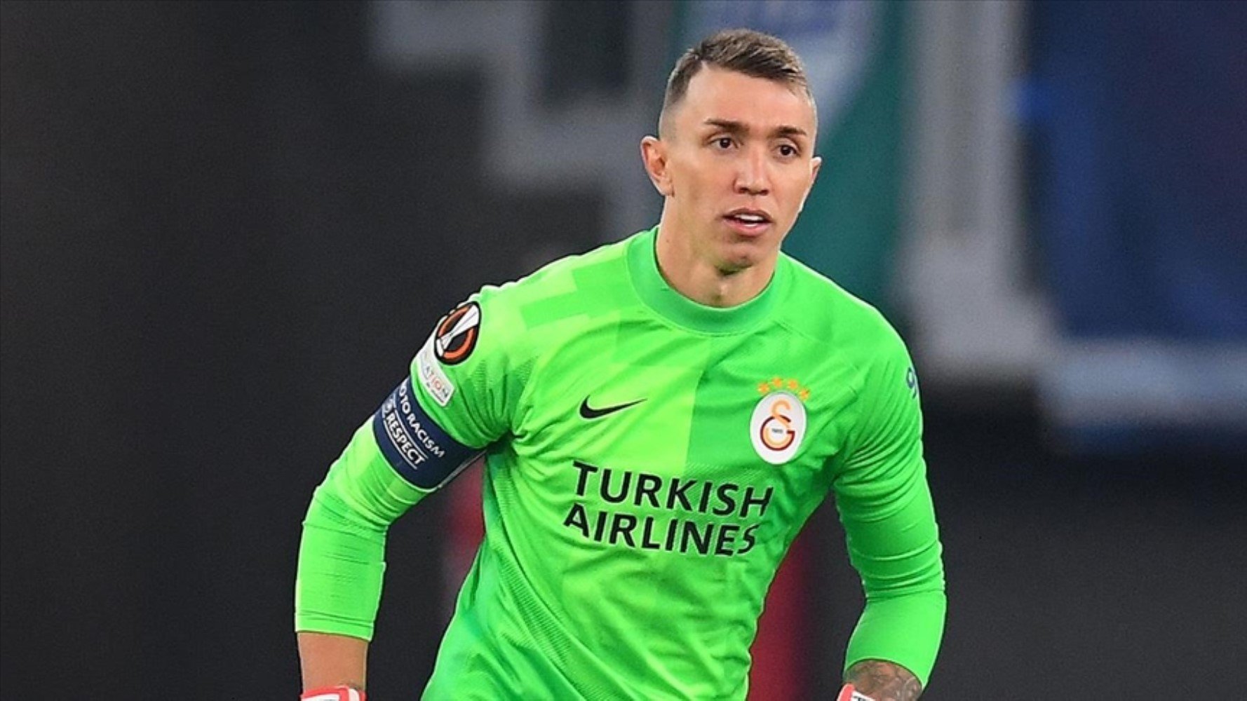 Galatasaray’da bir devir kapanıyor! Muslera gözyaşlarıyla vedalaştı