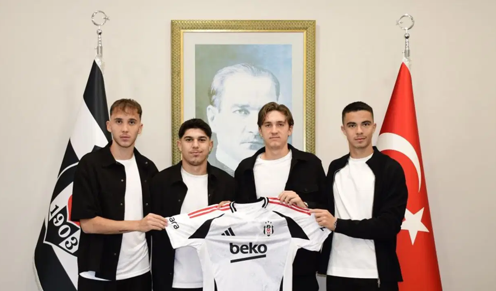 Beşiktaş, 4 futbolcuyla profesyonel sözleşme imzaladı!