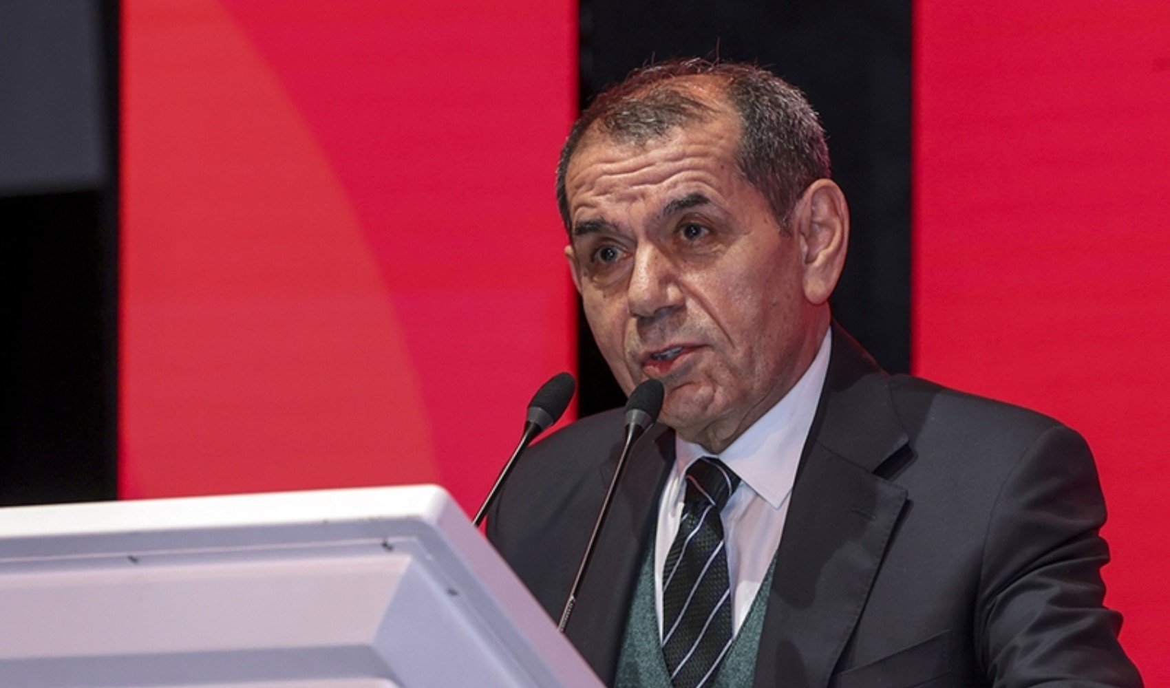 Dursun Özbek'ten Fenerbahçe ve Osimhen açıklaması Dursun Özbek'ten Fenerbahçe ve Osimhen açıklaması