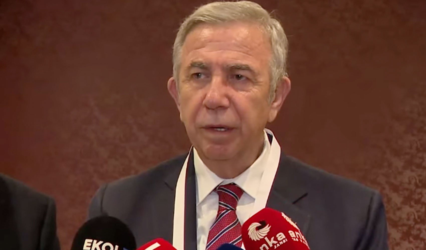Mansur Yavaş, yandaş gazetecinin ifadeye çağrılması gerektiğini söyledi Mansur Yavaş, yandaş gazetecinin ifadeye çağrılması gerektiğini söyledi