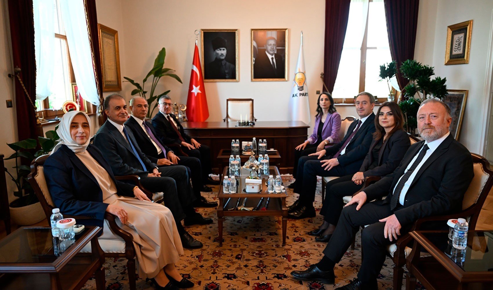DEM Parti’den terör örgütü PKK’nın silah bırakması için ‘üçlü komisyon’ çıkışı! Dikkat çeken 'Öcalan' vurgusu... DEM Parti’den terör örgütü PKK’nın silah bırakması için ‘üçlü komisyon’ çıkışı! Dikkat çeken 'Öcalan' vurgusu...