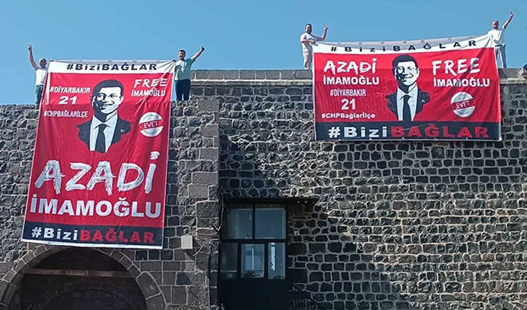 Diyarbakır surlarında Kürtçe İmamoğlu pankartı açıldı! Polis müdahale etti, gözaltılar var Diyarbakır surlarında Kürtçe İmamoğlu pankartı açıldı! Polis müdahale etti, gözaltılar var