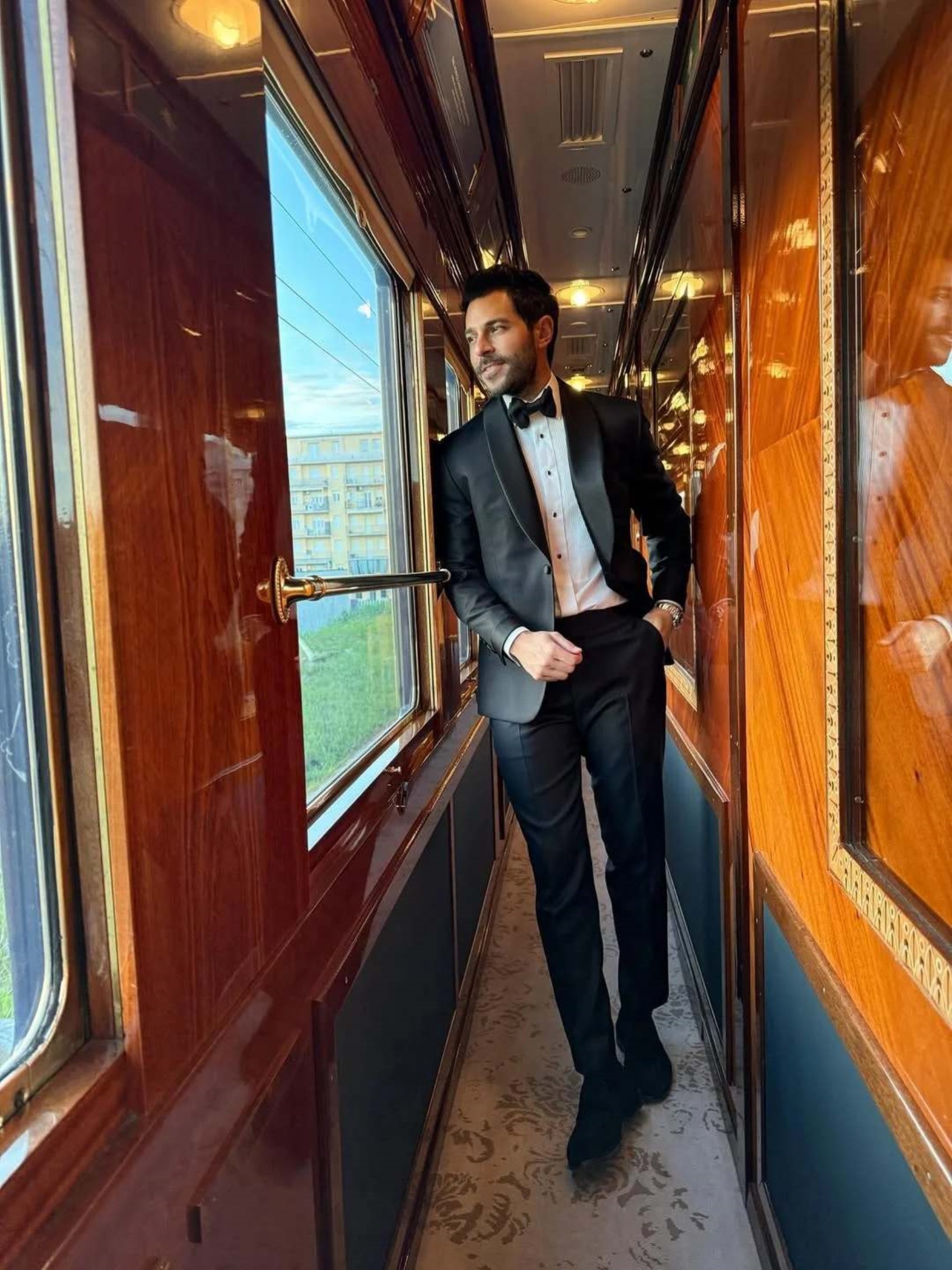 Hande Erçel ve Hakan Sabancı'nın romantik tren yolculuğu
