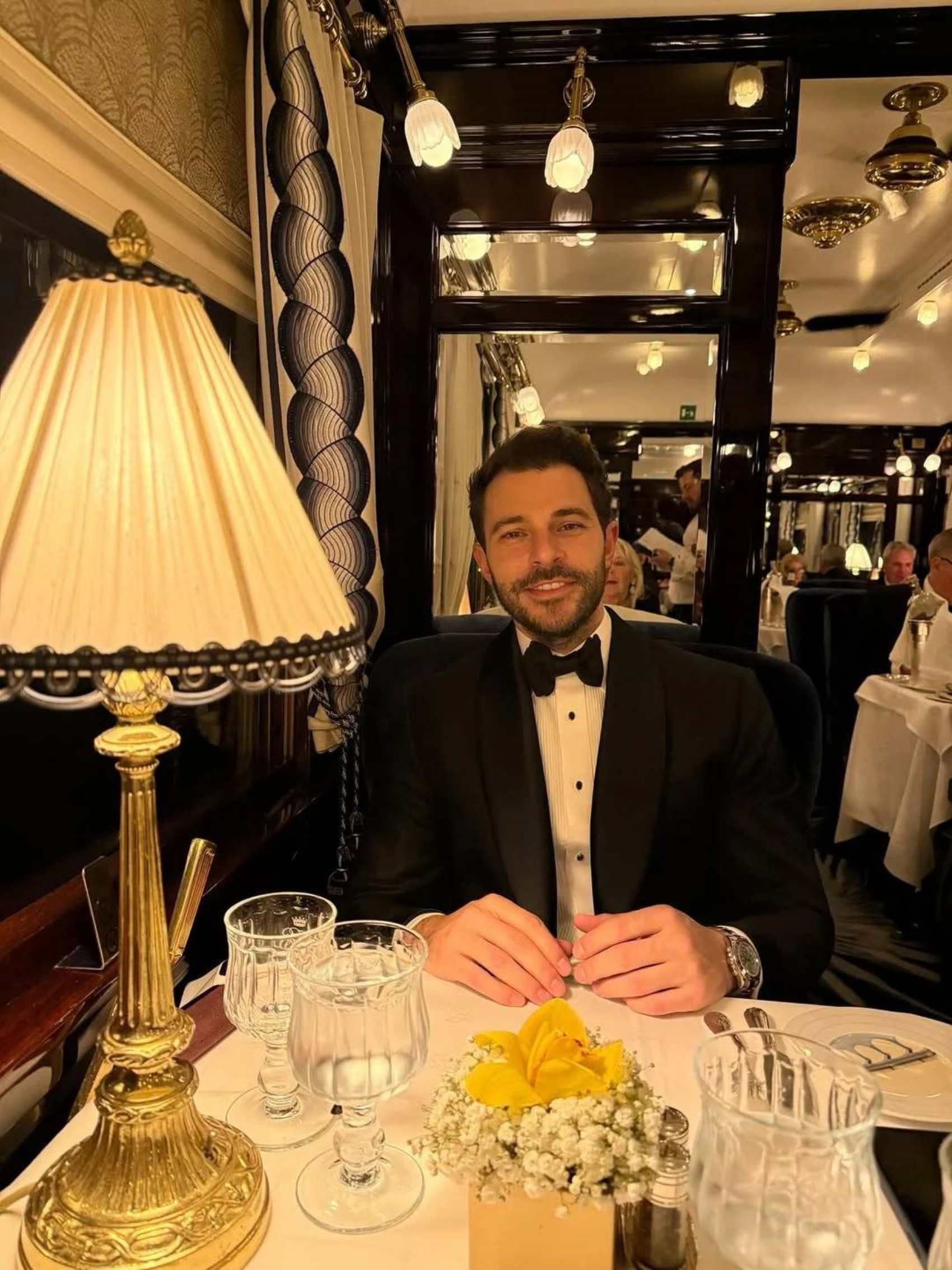 Hande Erçel ve Hakan Sabancı'nın romantik tren yolculuğu