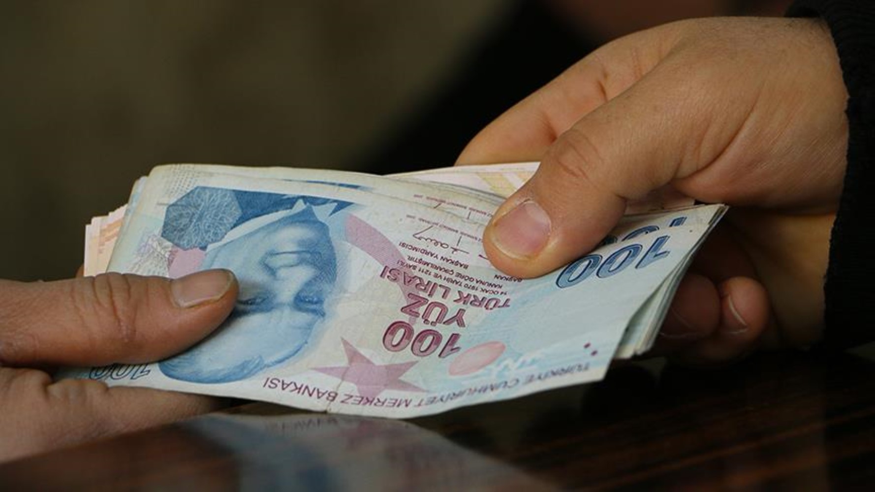 Asgari ücret şimdiden enflasyon karşısında eridi... Yurttaş zam bekliyor: Asgari ücrete zam gelir mi?