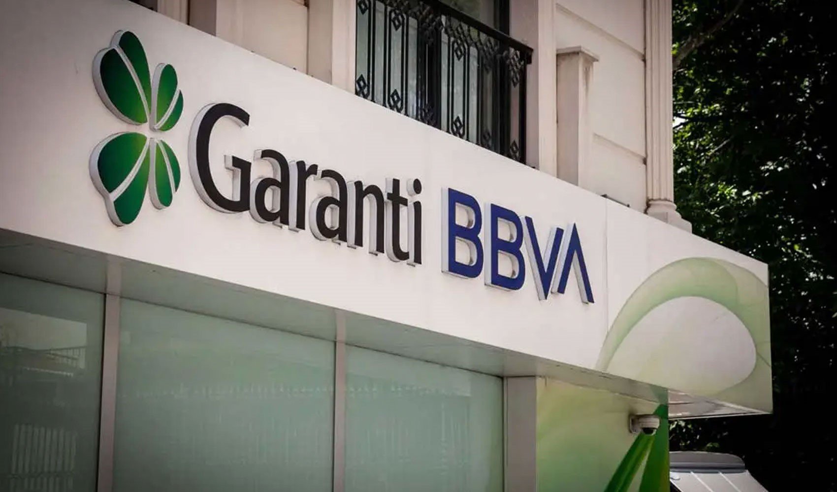Garanti BBVA mobil çöktü, şubeler gece yarısına kadar açık kaldı