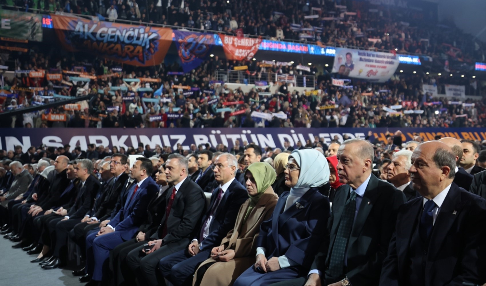AKP'li milletvekilleri bürokratlardan şikayetçi: 'Bakanlarla daha rahat görüşebiliyoruz'