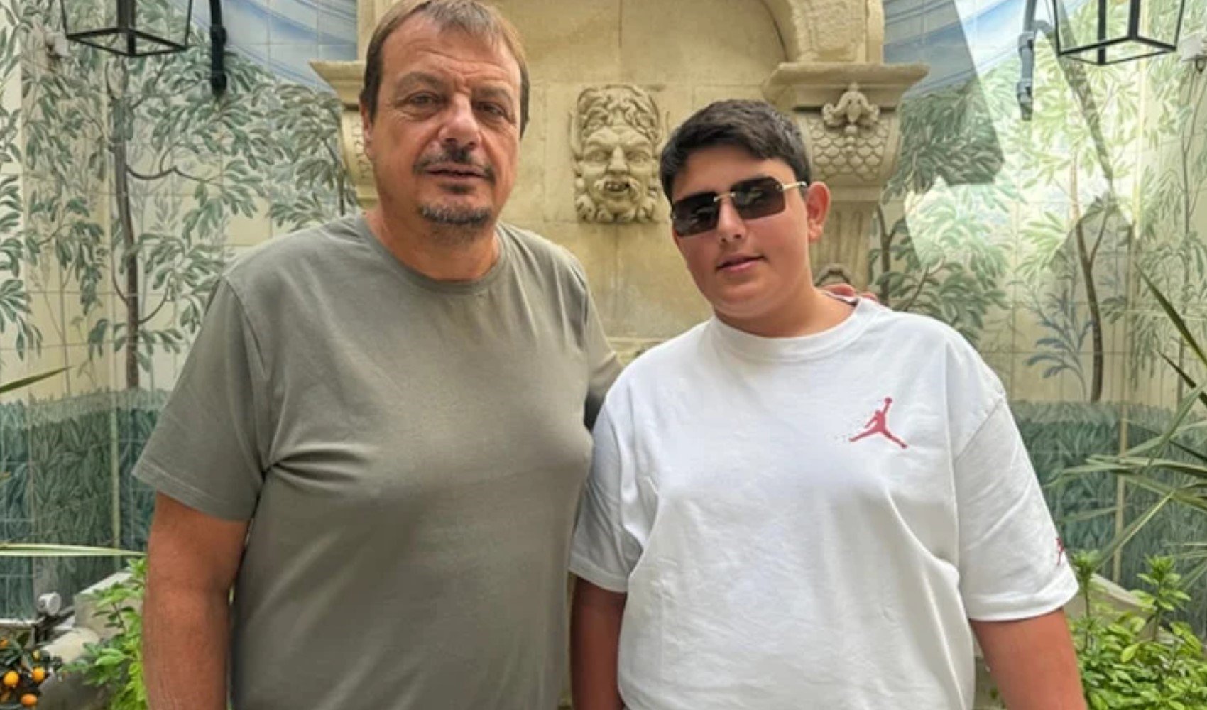 Ergin Ataman'ın oğlundan paylaşım: 'Çöpte huzurlu bir akşam geçirebilirler'