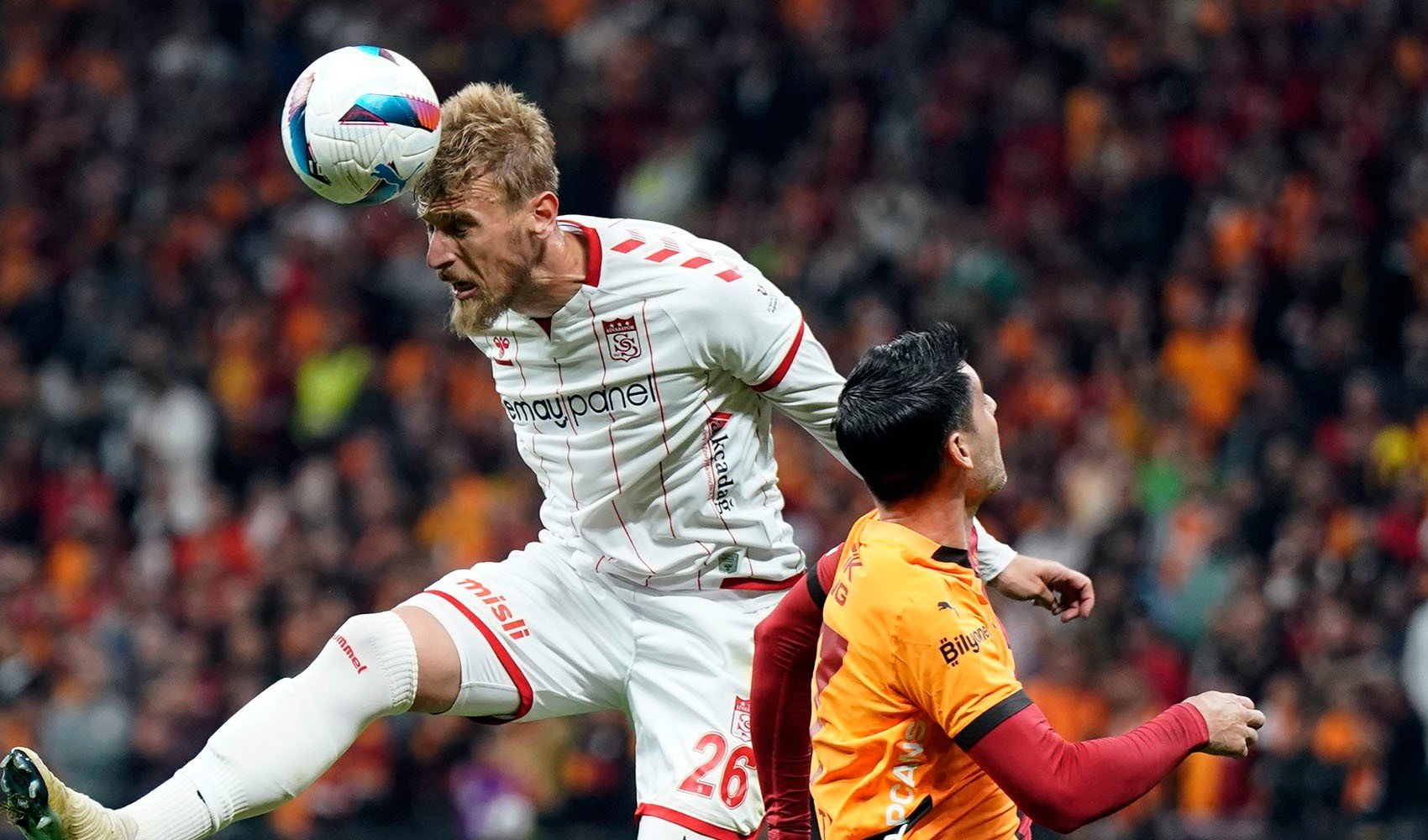 Galatasaray, Sivasspor karşısında ilk yarıdaki golleriyle kazandı