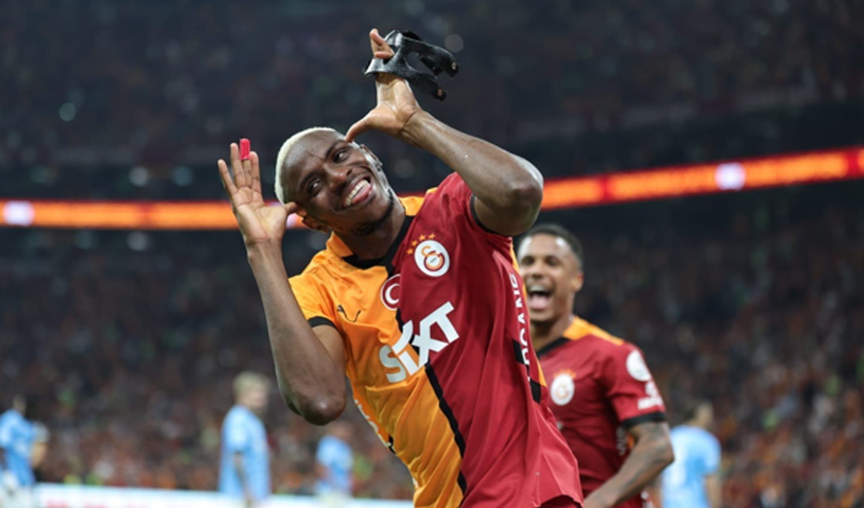 Şampiyon Galatasaray sezonu galibiyetle bitirdi Şampiyon Galatasaray sezonu galibiyetle bitirdi
