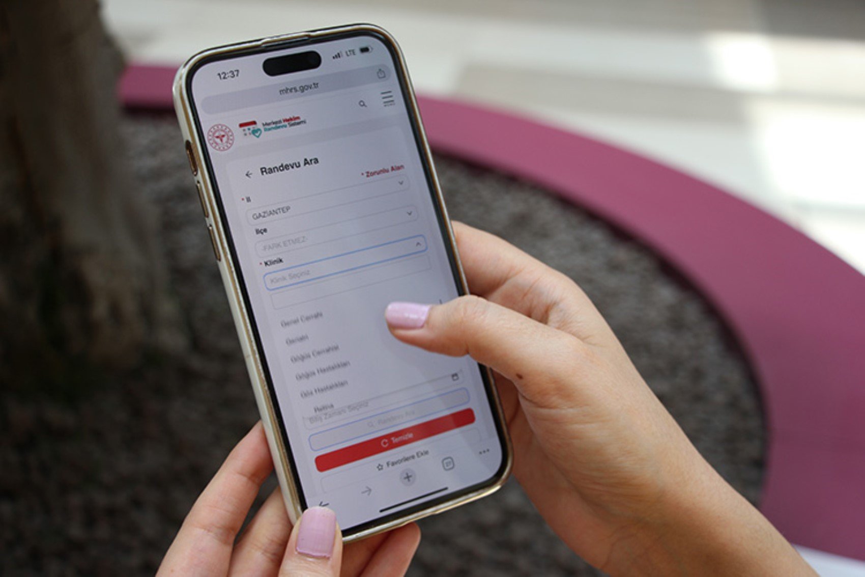 MHRS'den tartışma yaratan karar iddiası: 25 yaş altı kadınlar evli değilse randevu yok!