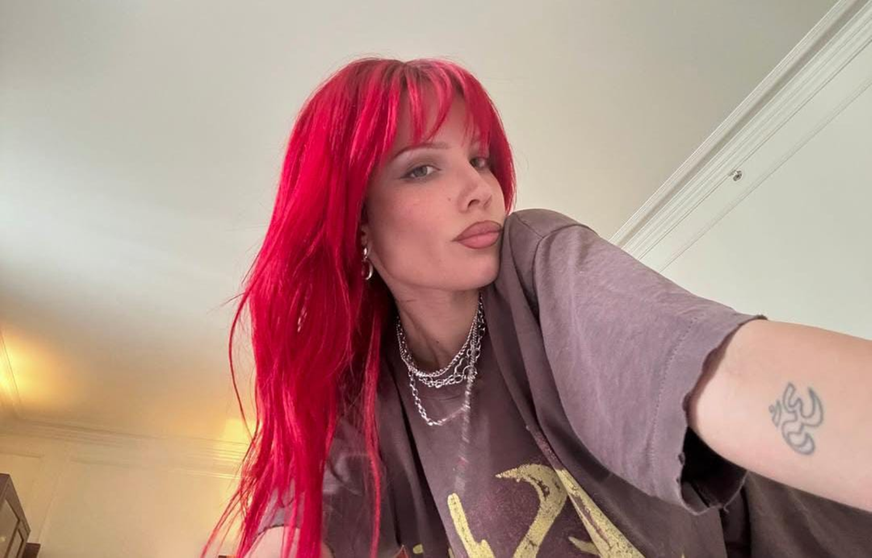 ABD'li şarkıcı Halsey İstanbul’a geliyor!