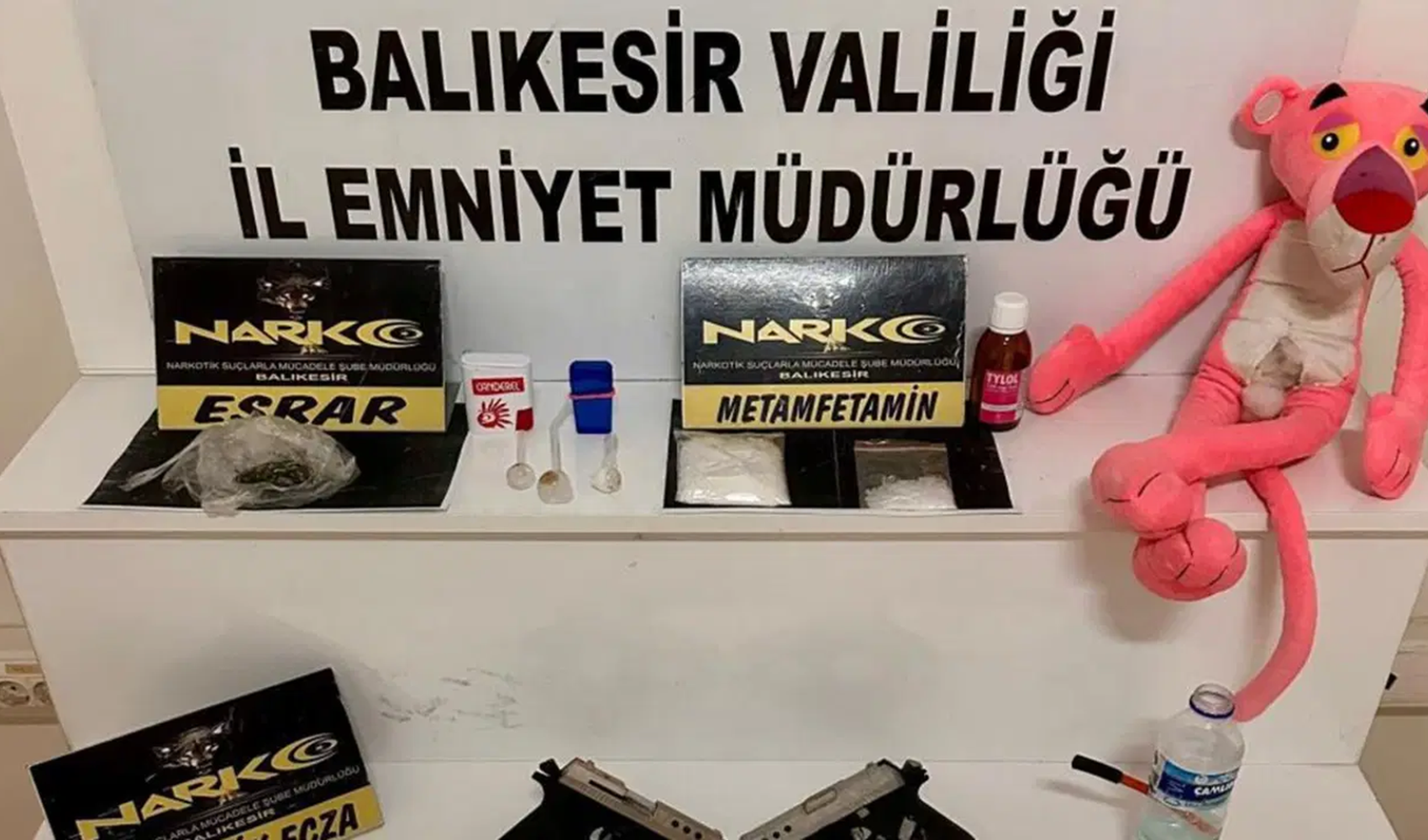 Pembe panter oyuncağından uyuşturucu çıktı