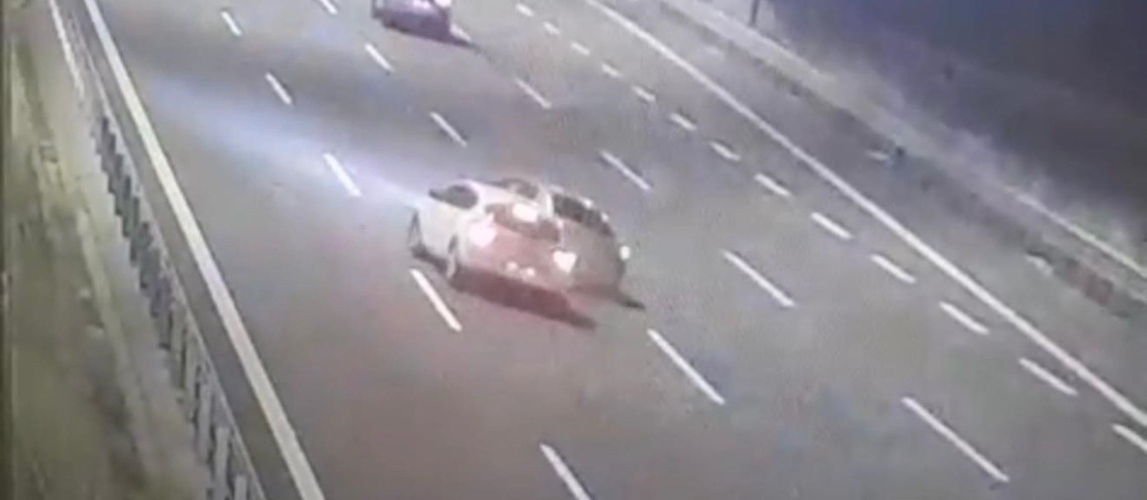 Sakarya'da feci kaza: 9 yaşındaki çocuk taklalar atan otomobilden yola savruldu