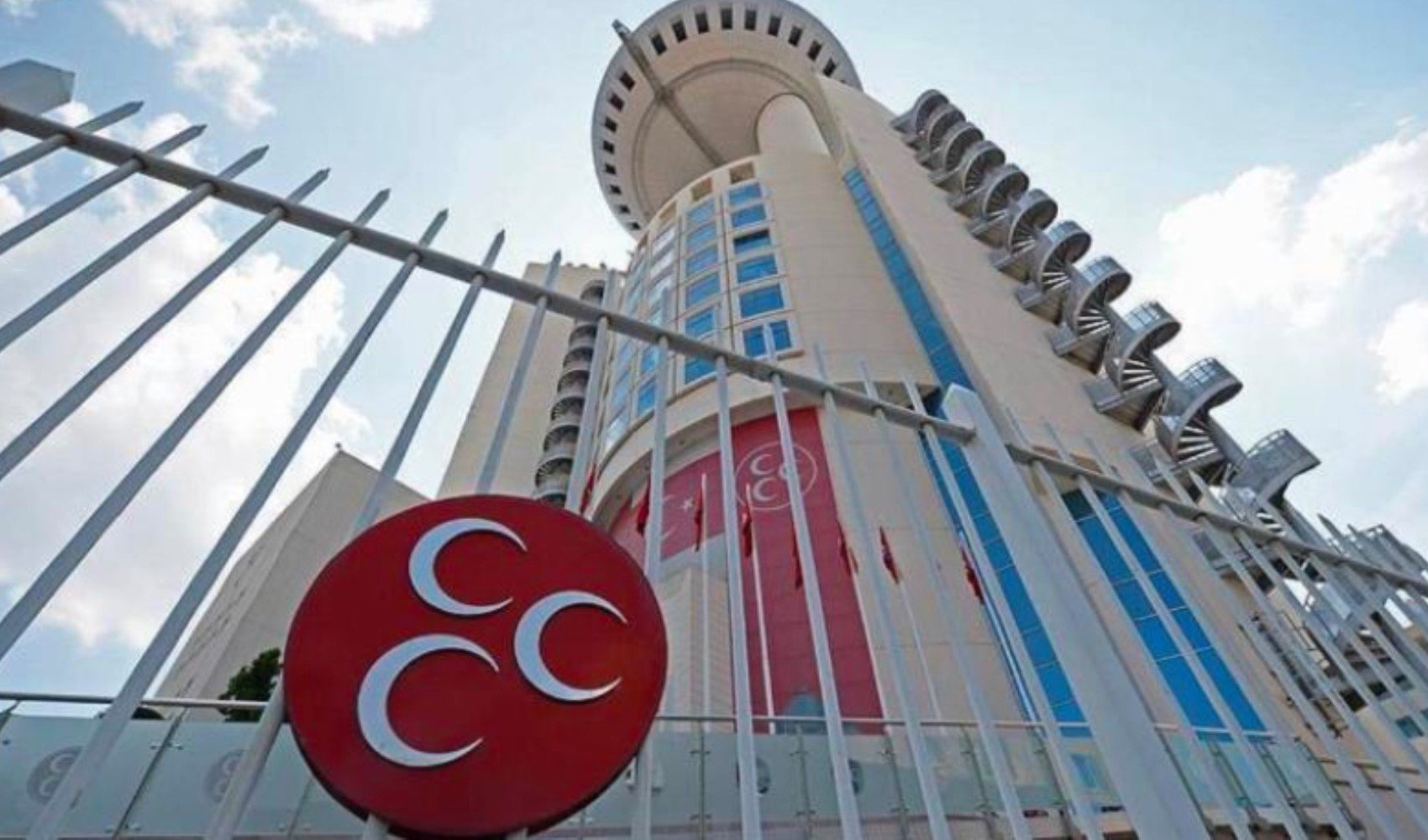 MHP'li eski belediye başkanı ve dört kişi tutuklandı
