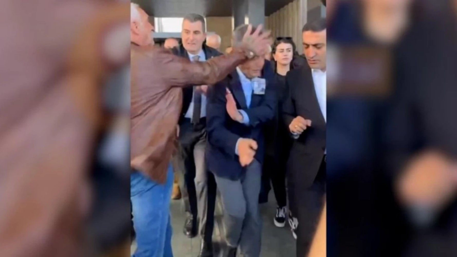İşte CHP Lideri Özel’e saldıran kişinin geçmişi... 21 yıl önceki fotoğrafları ortaya çıktı