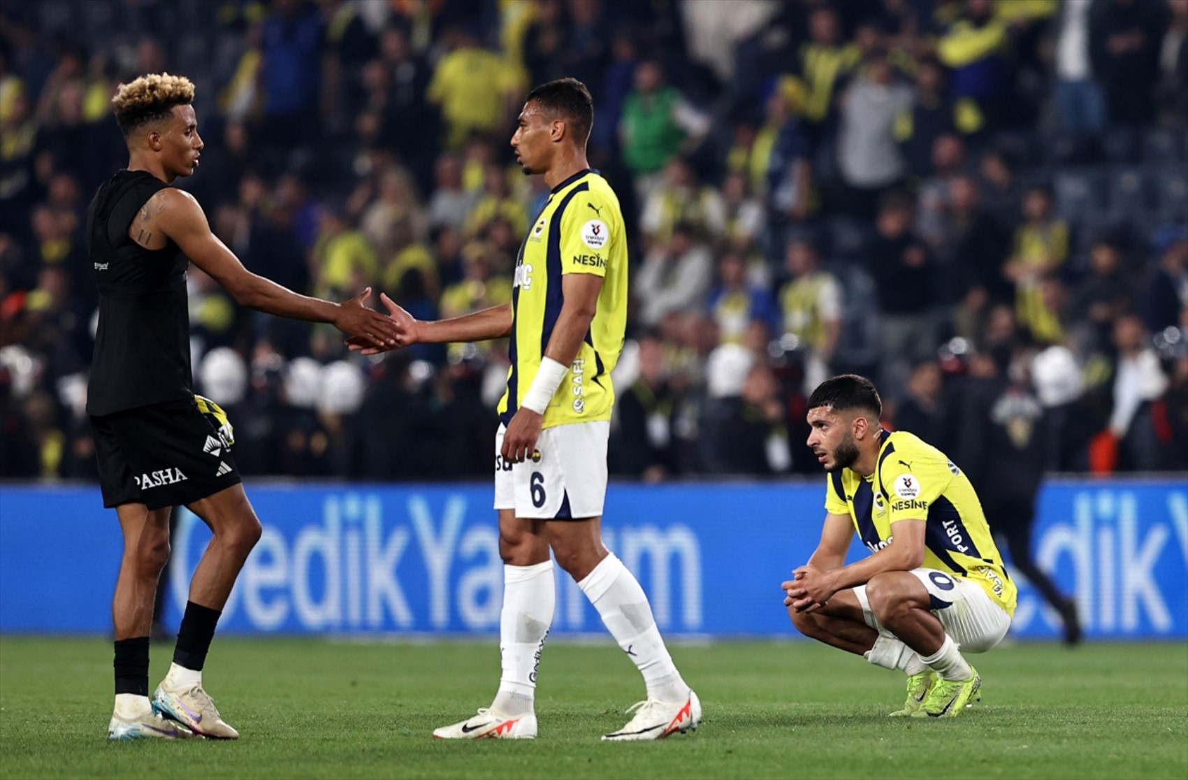 Galatasaray Fenerbahçe'nin mağlubiyetiyle şampiyonluğa yaklaştı