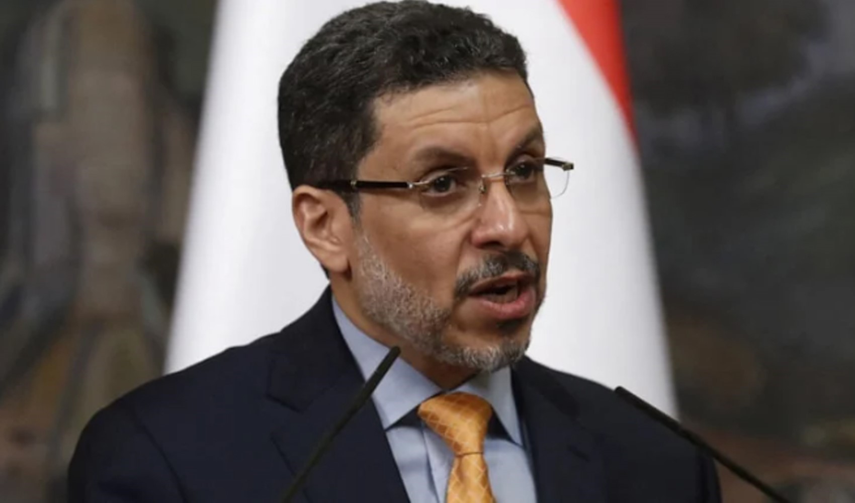 Yemen Başbakanı Mübarek istifa etti