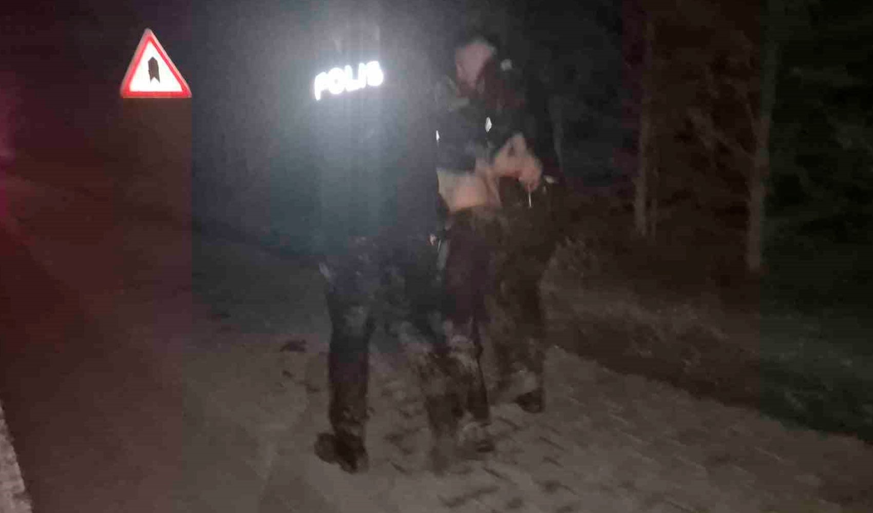 Bartın'da film gibi kovalamaca: Kimlik kontrolünden kaçarken polislerle beraber bataklığa düştü Bartın'da film gibi kovalamaca: Kimlik kontrolünden kaçarken polislerle beraber bataklığa düştü