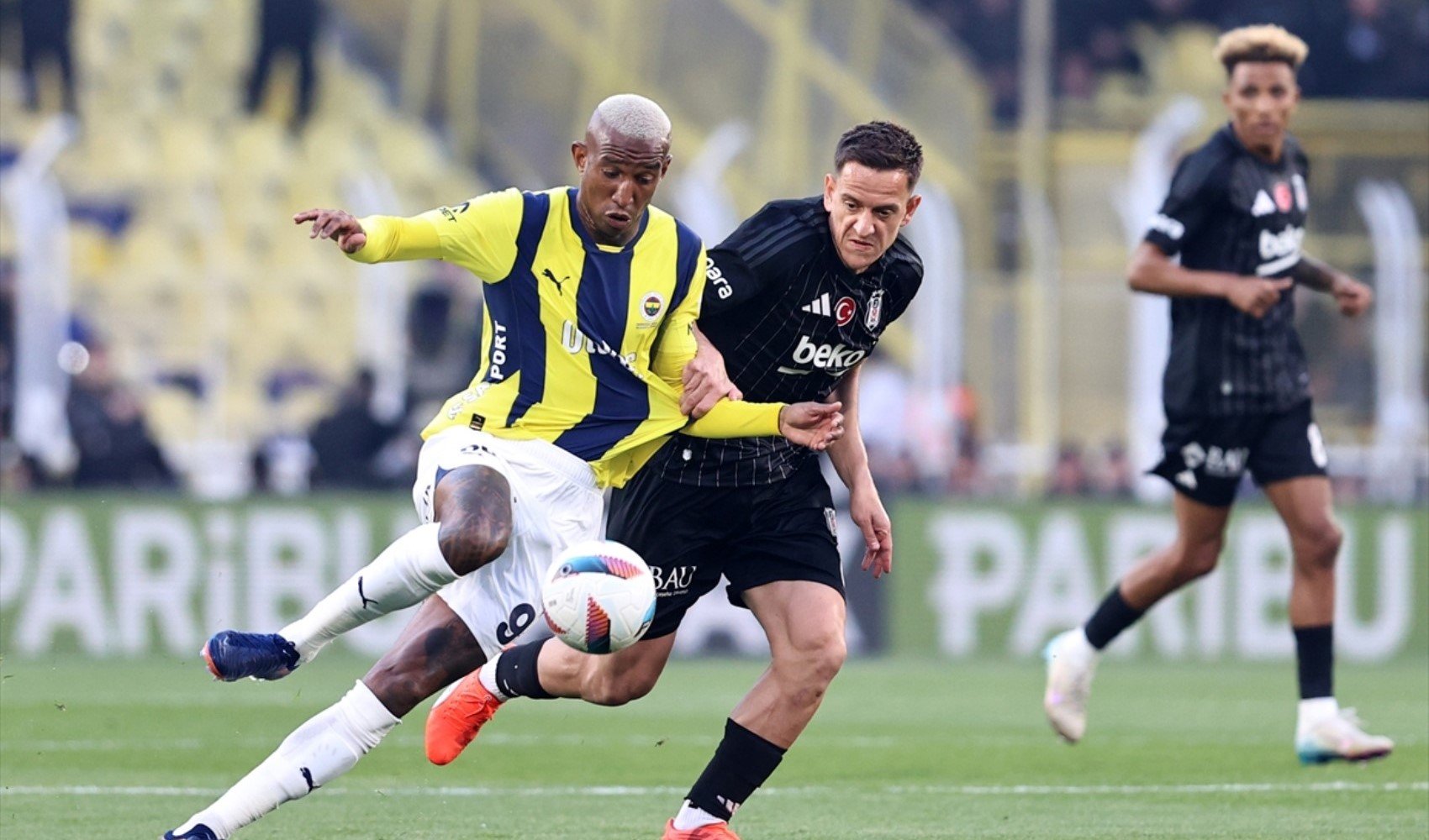 Derbide kazanan Beşiktaş! Fenerbahçe şampiyonluk umutlarını tüketti