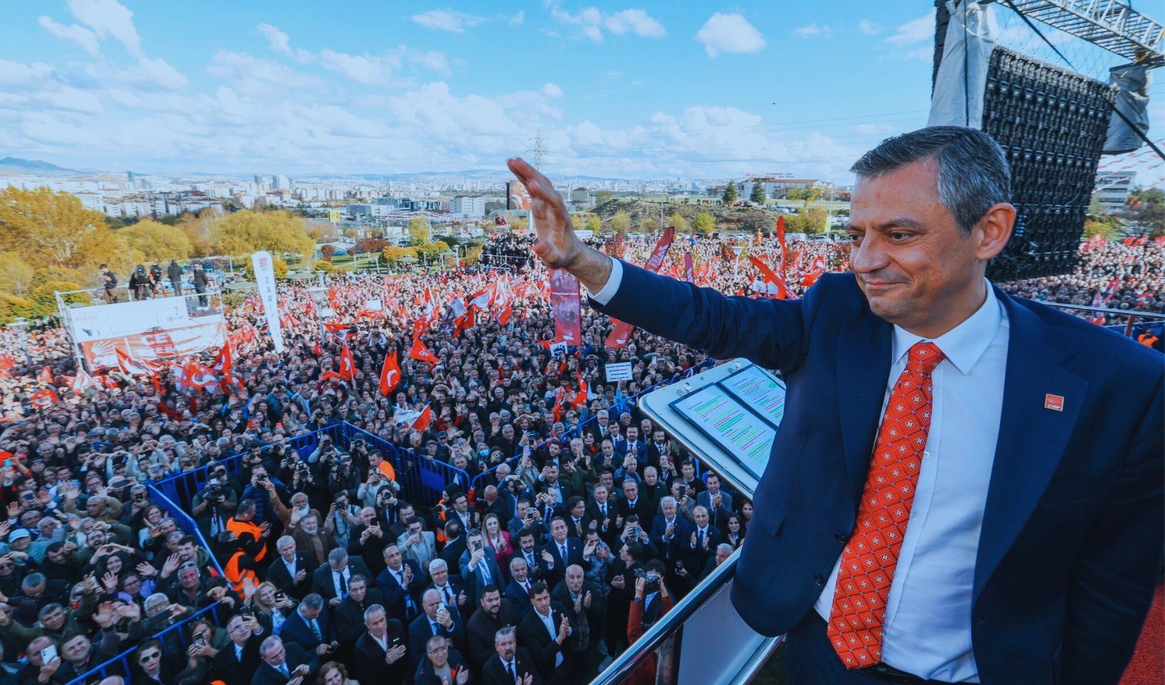 Özgür Özel bir sonraki miting yerini açıkladı! 'Beyazıt Meydanı'na bekliyorum'