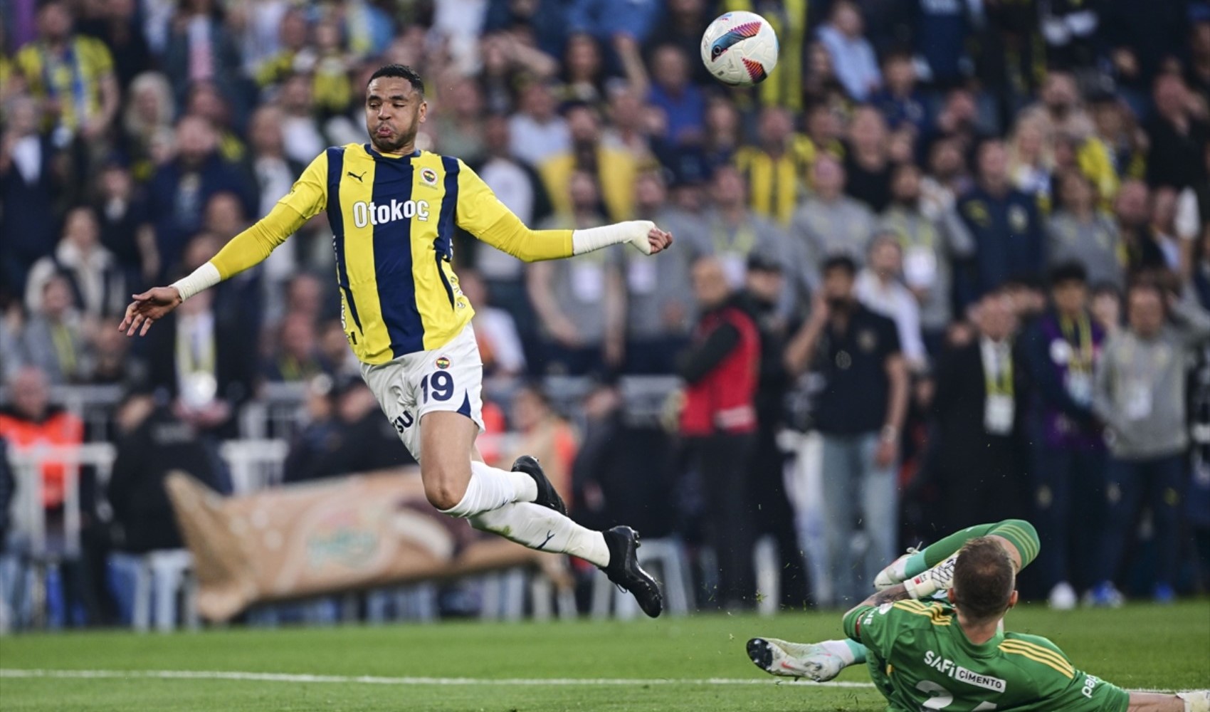 Fenerbahçe tribünlerinden “Ali Koç istifa” sloganları yükseldi Fenerbahçe tribünlerinden “Ali Koç istifa” sloganları yükseldi