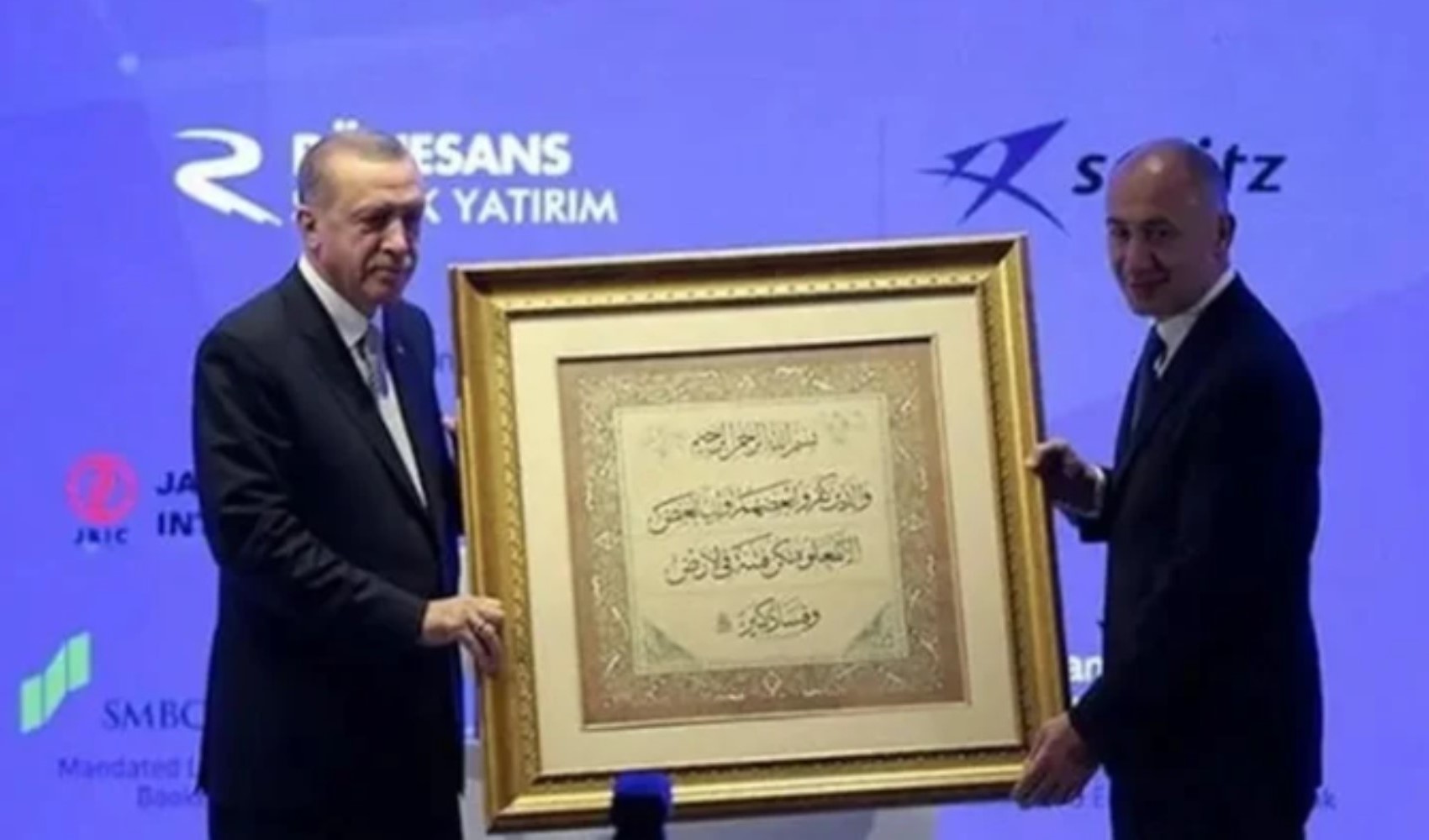 Ulaştırma Bakanlığı'nın milyarlık ihalesi AKP'li firmaya verildi Ulaştırma Bakanlığı'nın milyarlık ihalesi AKP'li firmaya verildi