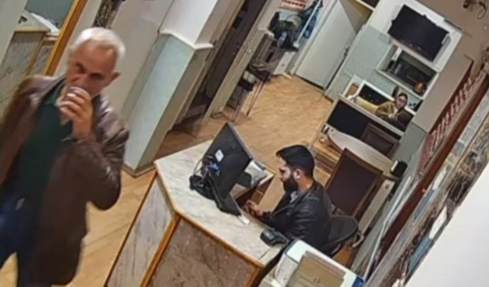 Özgür Özel’e saldıran Tengioğlu'na belediye 8 bin liralık market kartı vermiş