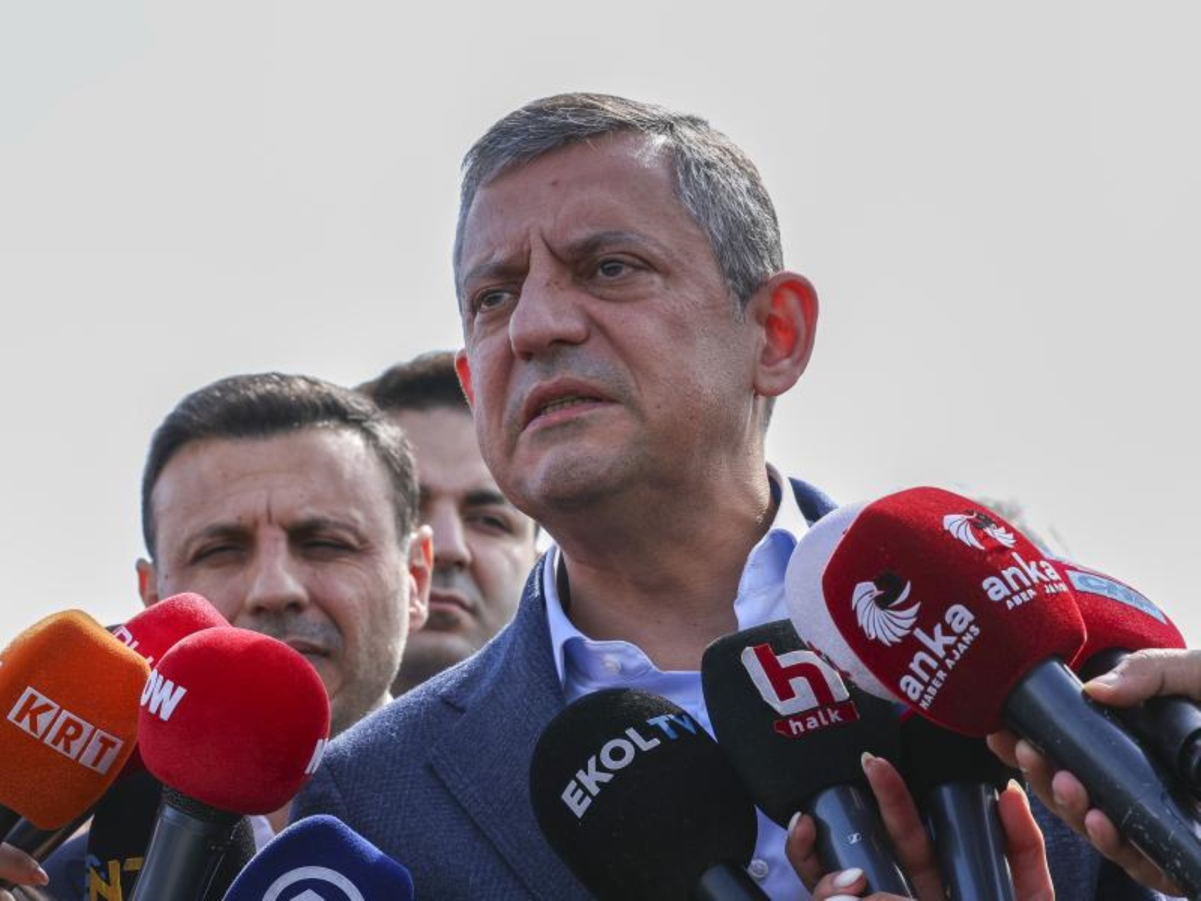 Özgür Özel saldırıyla ilgili 'şüpheyle' yaklaştığı kişiyi açıkladı! ''Sokaktan çekil' mesajı verildi'