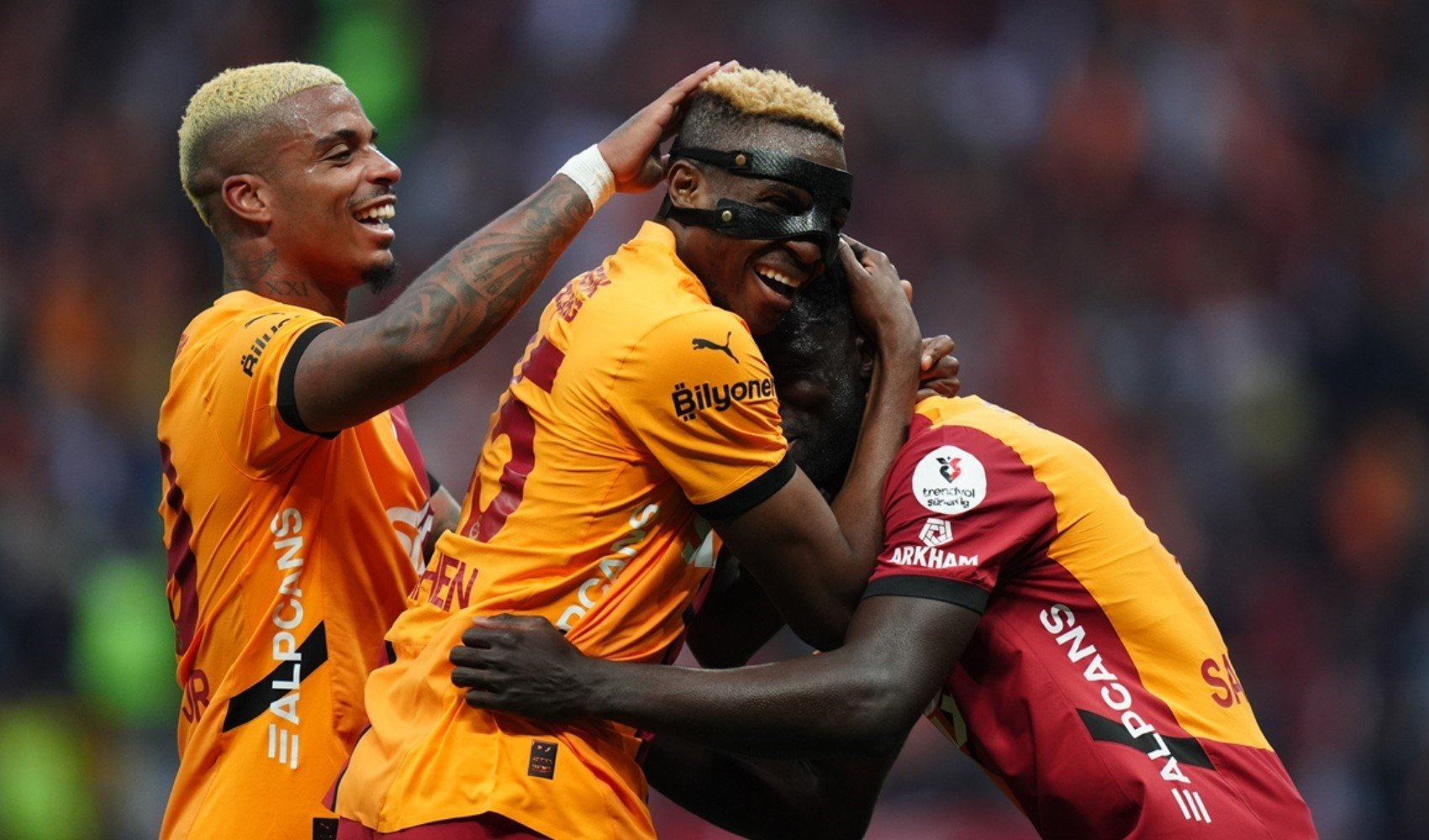 Galatasaray'da üçlü transfer harekatı! Tarihi hamleye hazırlanıyorlar Galatasaray'da üçlü transfer harekatı! Tarihi hamleye hazırlanıyorlar