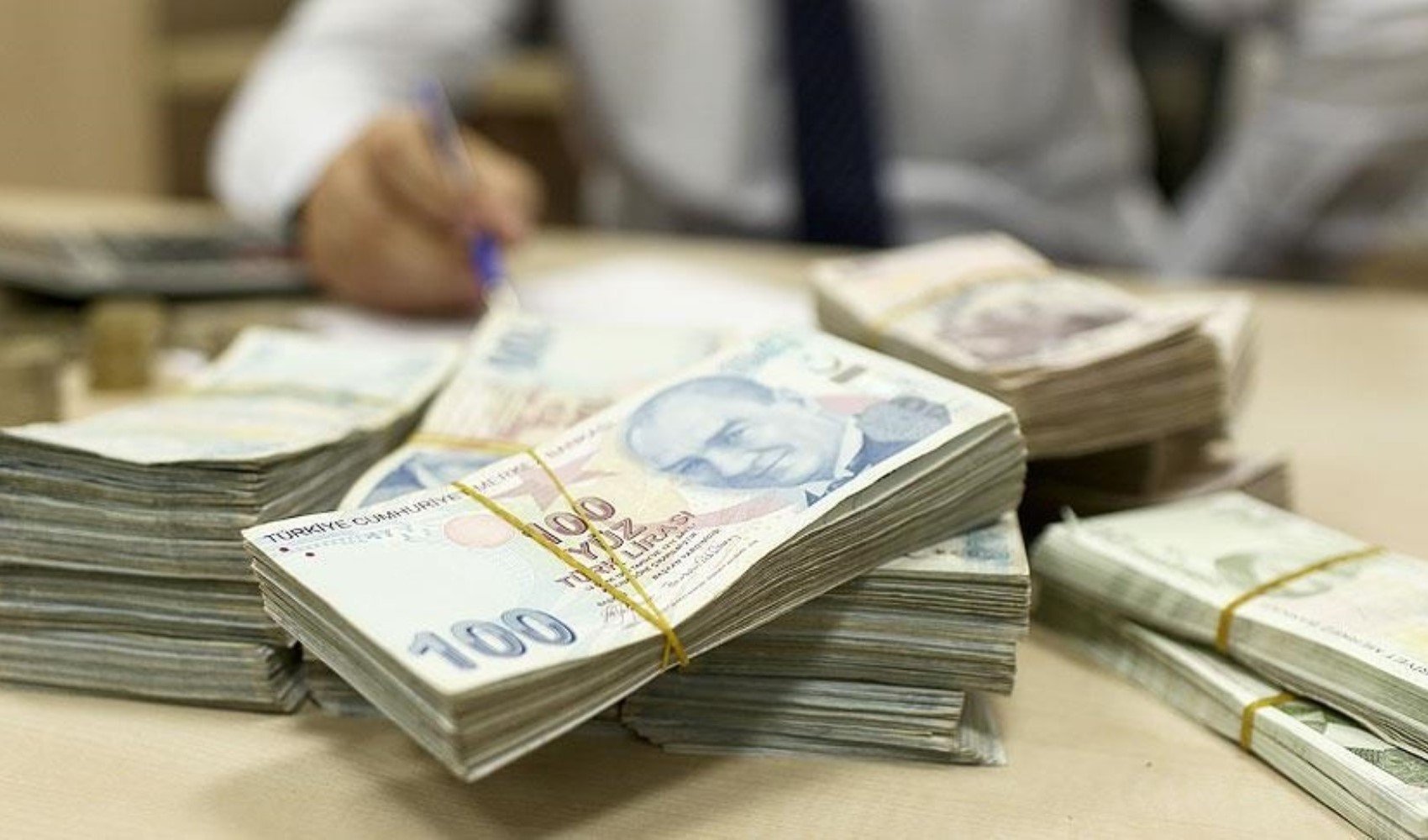 Türk lirası değer kaybını sürdürüyor