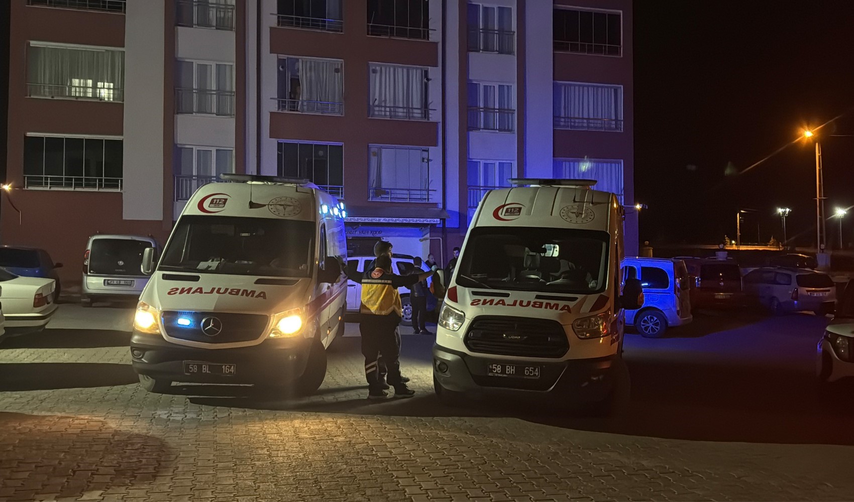 Sivas’ta iki kardeş boğazları kesilmiş olarak bulundu Sivas’ta iki kardeş boğazları kesilmiş olarak bulundu