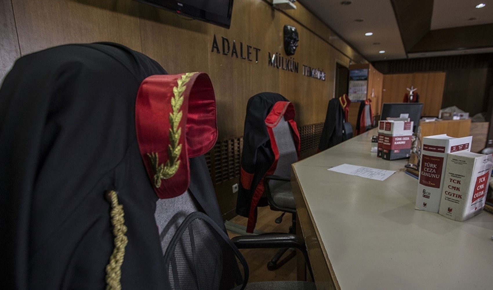 Kulislerde “Ahbap-Çavuş yargısı” konuşuluyor: AKP ve MHP anlaştı Kulislerde “Ahbap-Çavuş yargısı” konuşuluyor: AKP ve MHP anlaştı