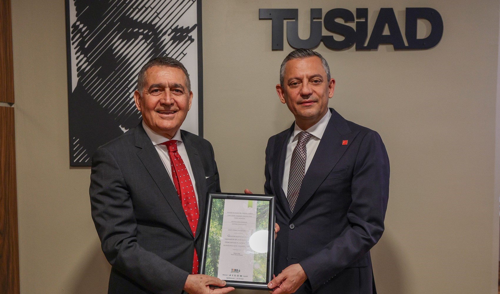 CHP Genel Başkanı Özgür Özel, TÜSİAD'ı ziyaret etti: Öldürmekle tehdit ediyorlar CHP Genel Başkanı Özgür Özel, TÜSİAD'ı ziyaret etti: Öldürmekle tehdit ediyorlar
