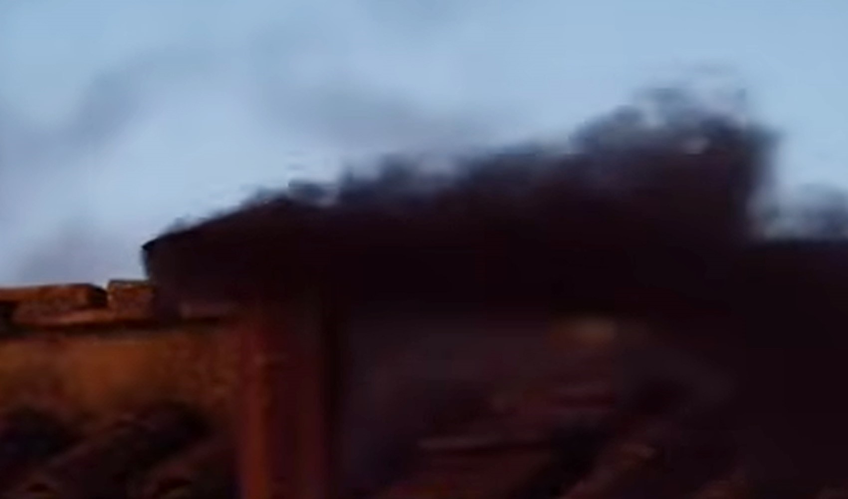 Sistine Şapeli'nin bacasında siyah duman Sistine Şapeli'nin bacasında siyah duman