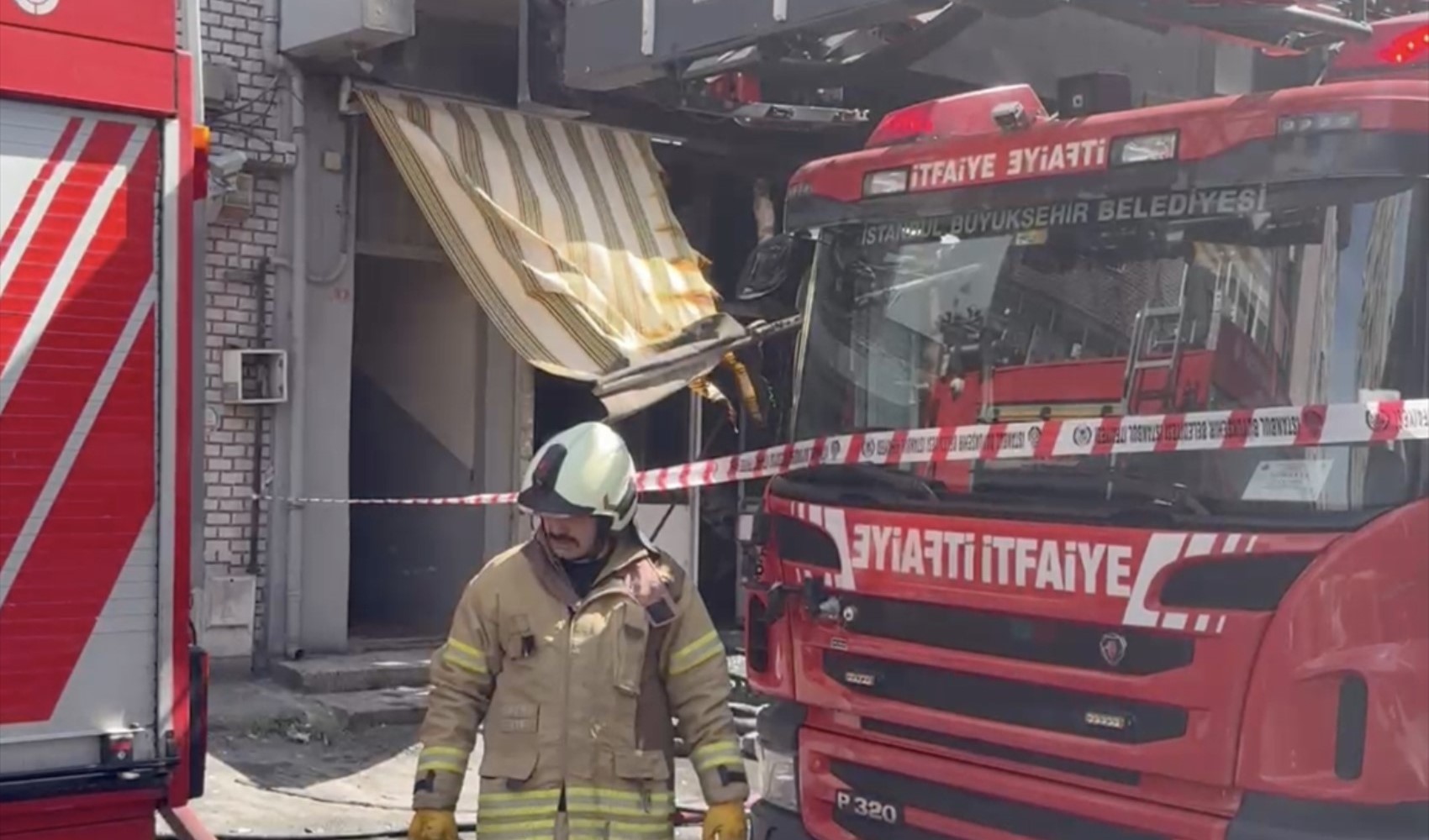 Kağıthane'de yangın faciası! Ölü ve yaralılar var Kağıthane'de yangın faciası! Ölü ve yaralılar var