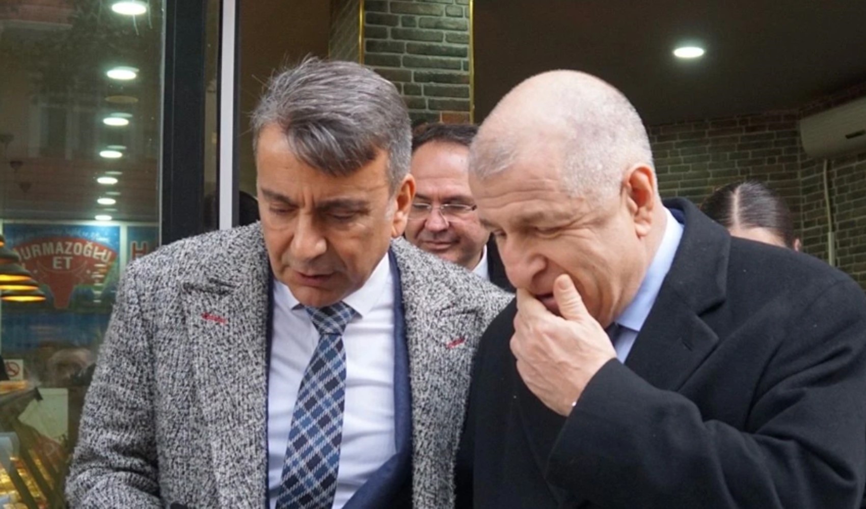 Karamahmutoğlu hastaneye sevk edilen Özdağ'ın sağlık durumunu aktardı: Var olan bir rahatsızlığının... Karamahmutoğlu hastaneye sevk edilen Özdağ'ın sağlık durumunu aktardı: Var olan bir rahatsızlığının...