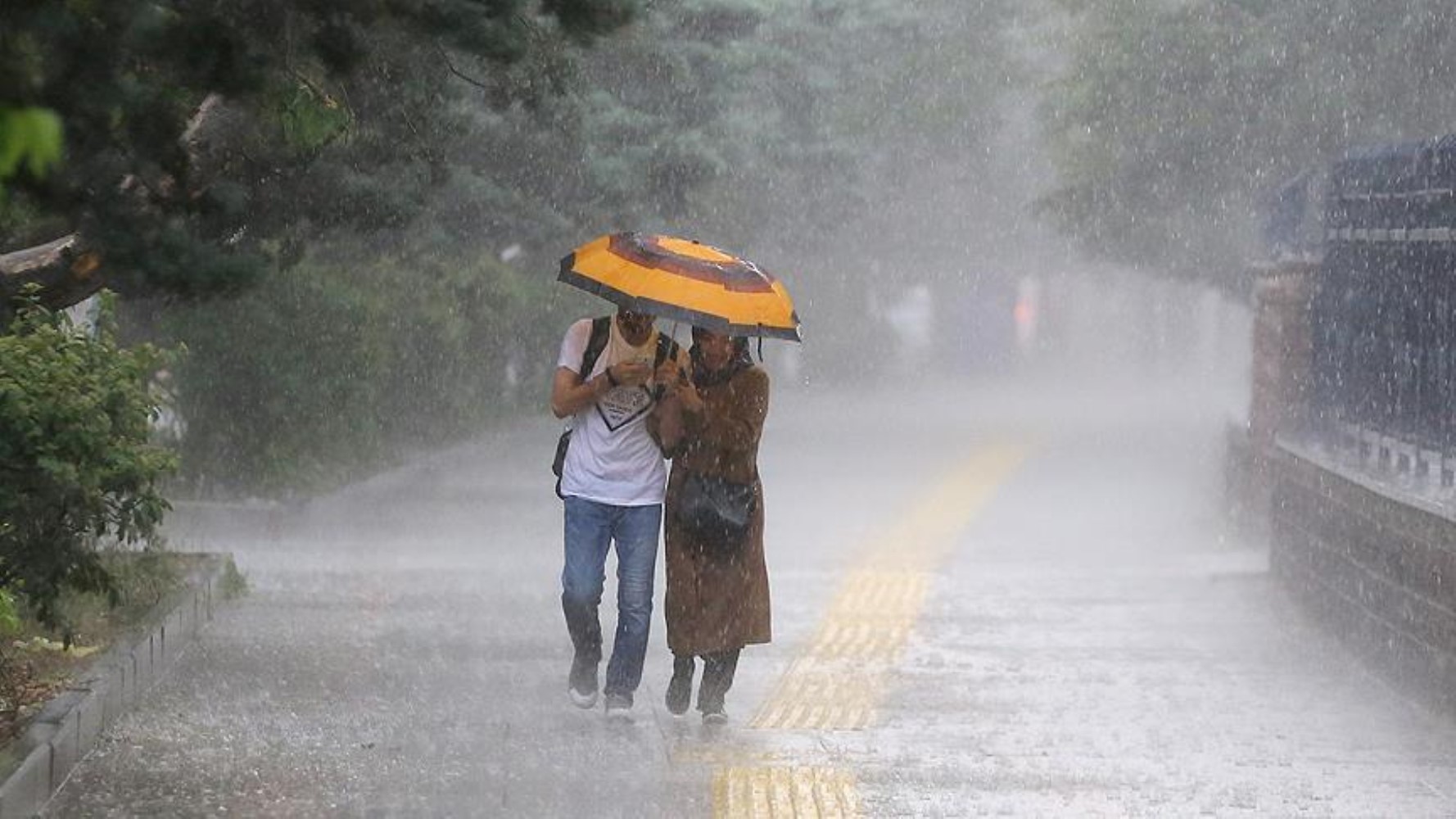 Meteoroloji'den uyarı: Hafta sonu kuvvetli sağanak geliyor