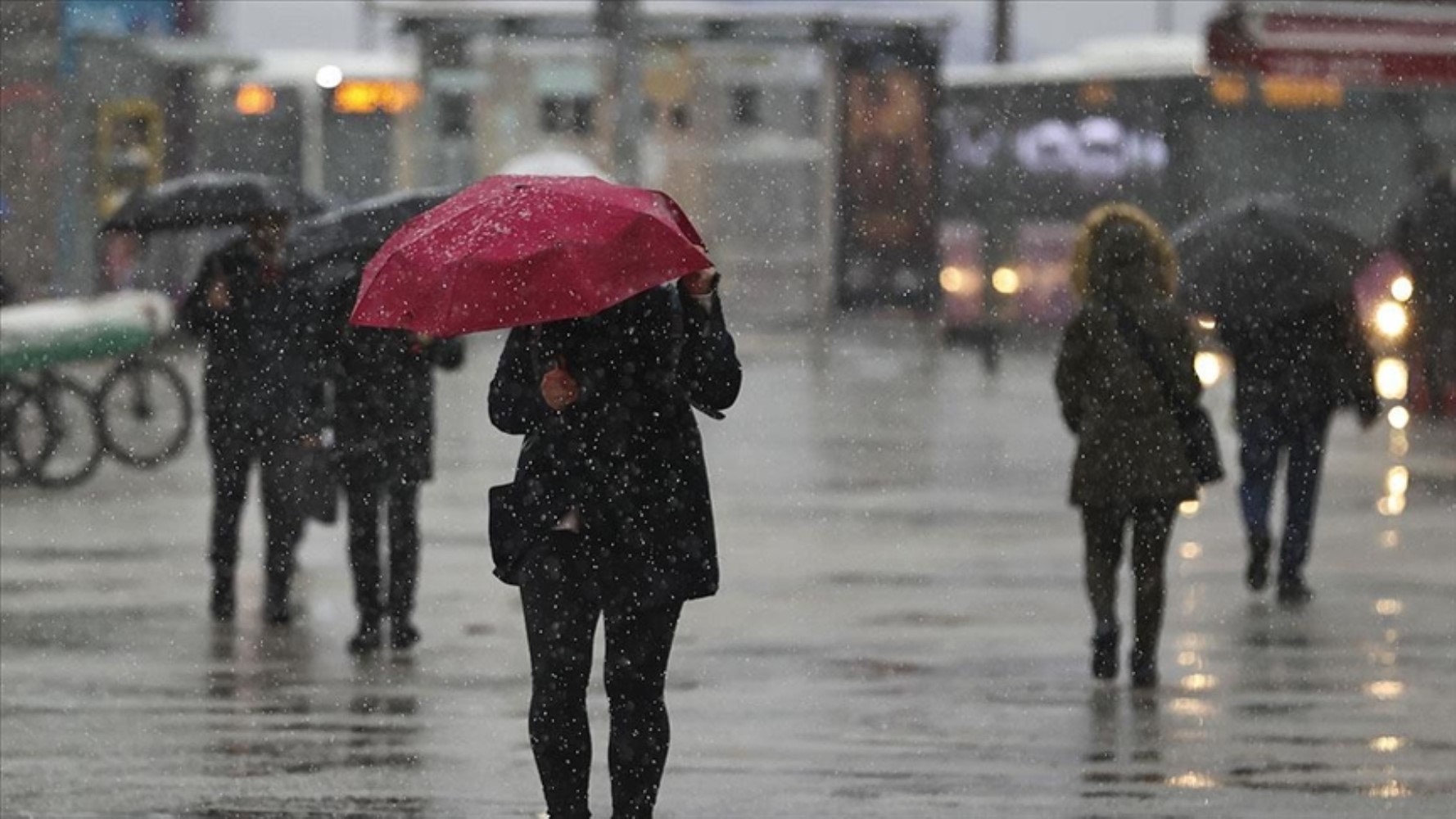 Meteoroloji'den uyarı: Hafta sonu kuvvetli sağanak geliyor